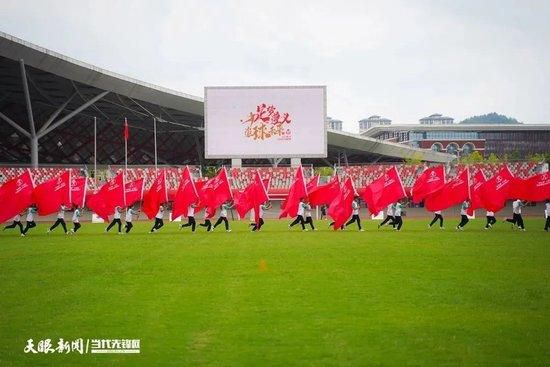 芽菜菜是一个性情内向、自闭、恐惧上学的孩子，在父亲的威胁下，芽菜菜转学到了枫叶黉舍。在新黉舍，他看到了很多别致的工具，有魔法师一般的化学教员，有斑斓仁慈的美术教员，有武林高手一样的体育教员……